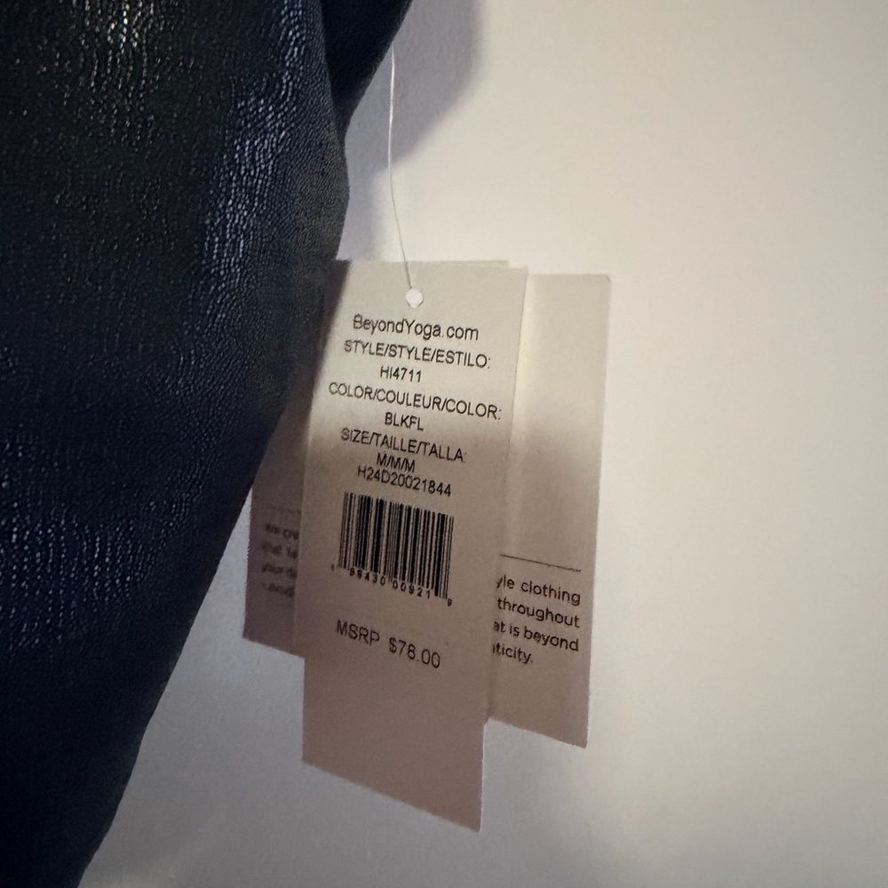 Beyond Yoga Black Top Size M NWT - Picture 4 of 4